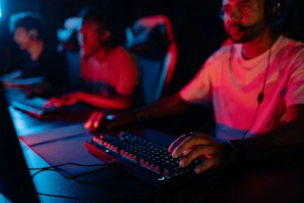 professional gamer playing